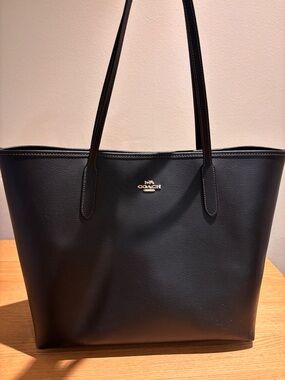 Coach City Tote Black Leather with Gold Logo Bag